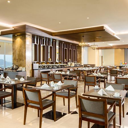 Hotel Santika Gresik Kültér fotó