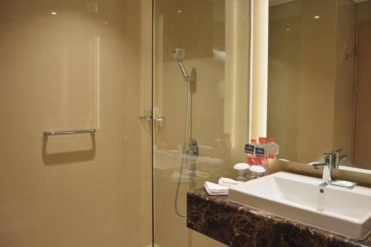 Hotel Santika Gresik Kültér fotó