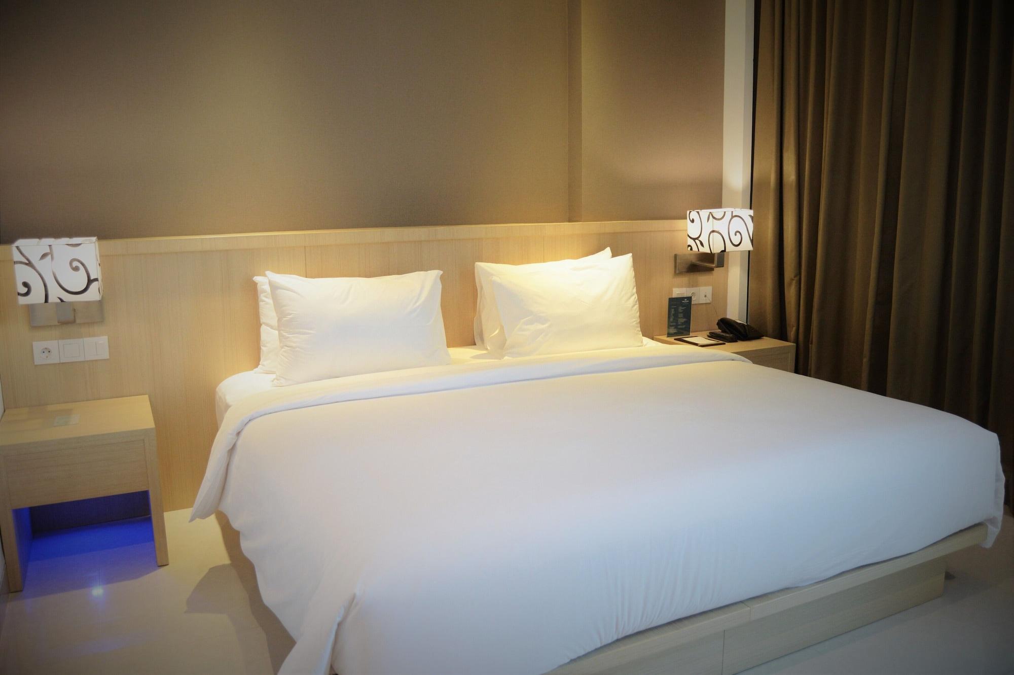 Hotel Santika Gresik Kültér fotó