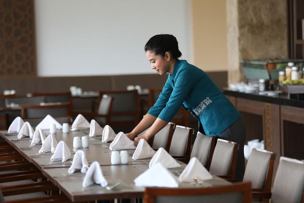 Hotel Santika Gresik Kültér fotó