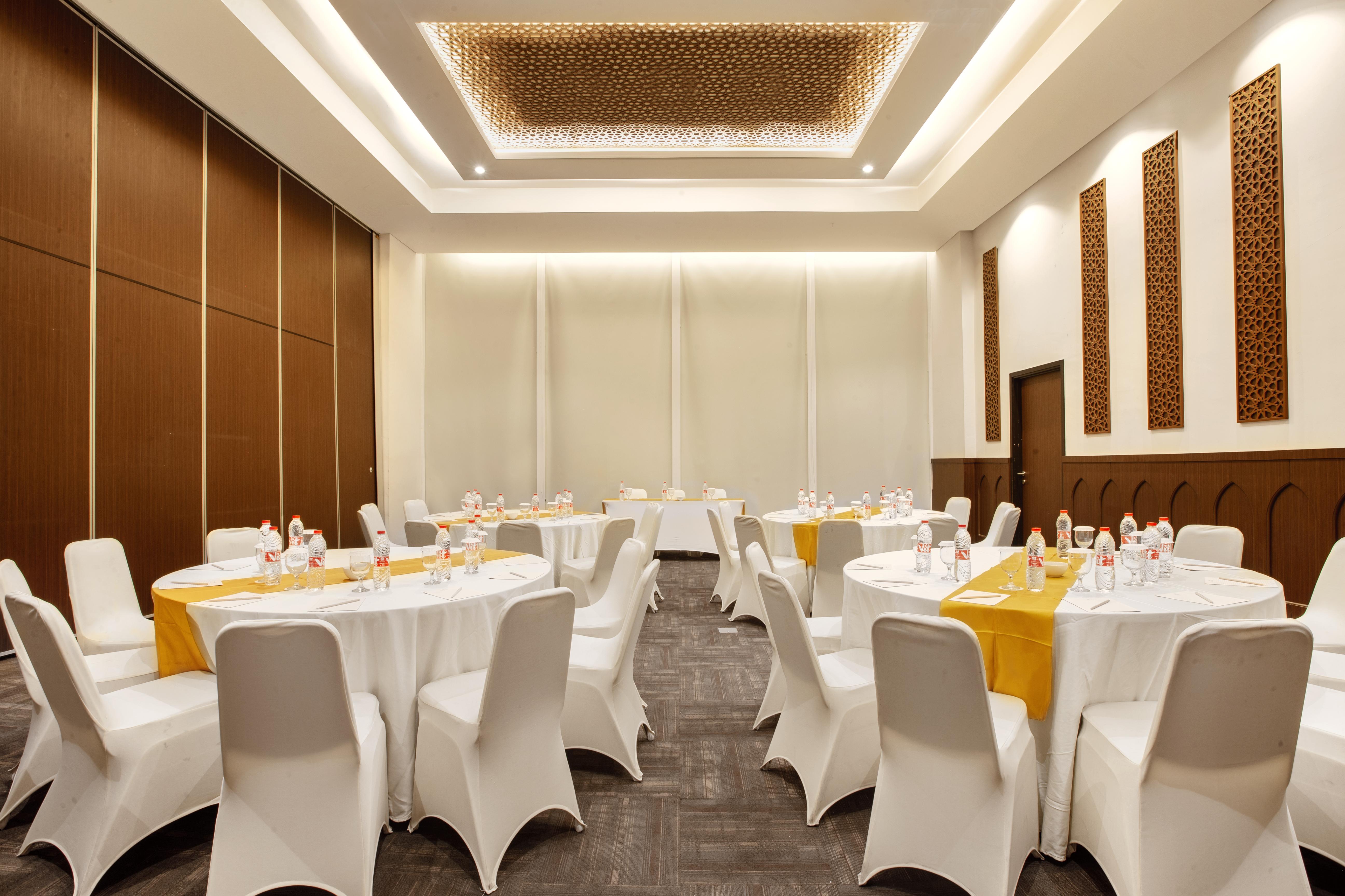 Hotel Santika Gresik Kültér fotó