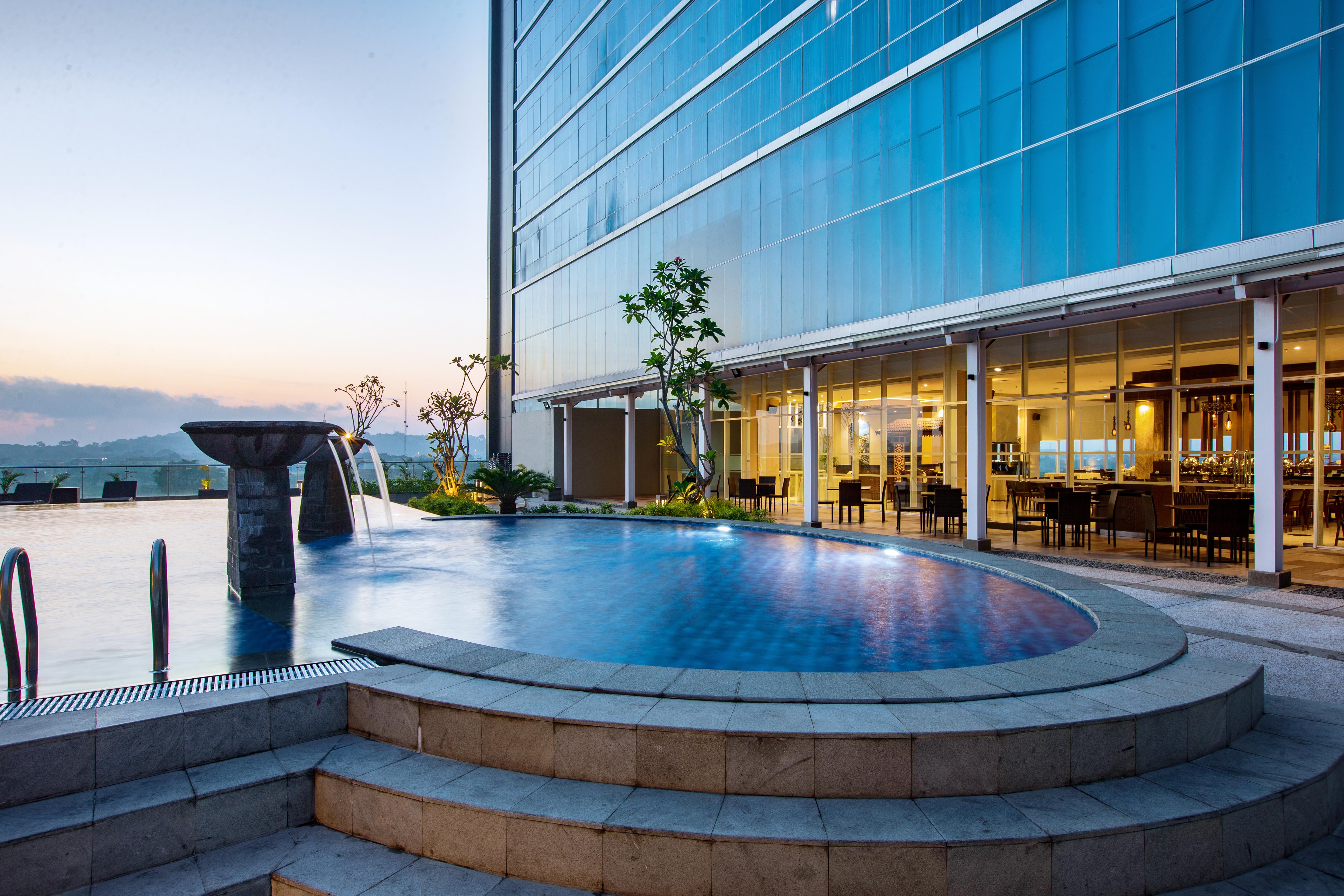 Hotel Santika Gresik Kültér fotó