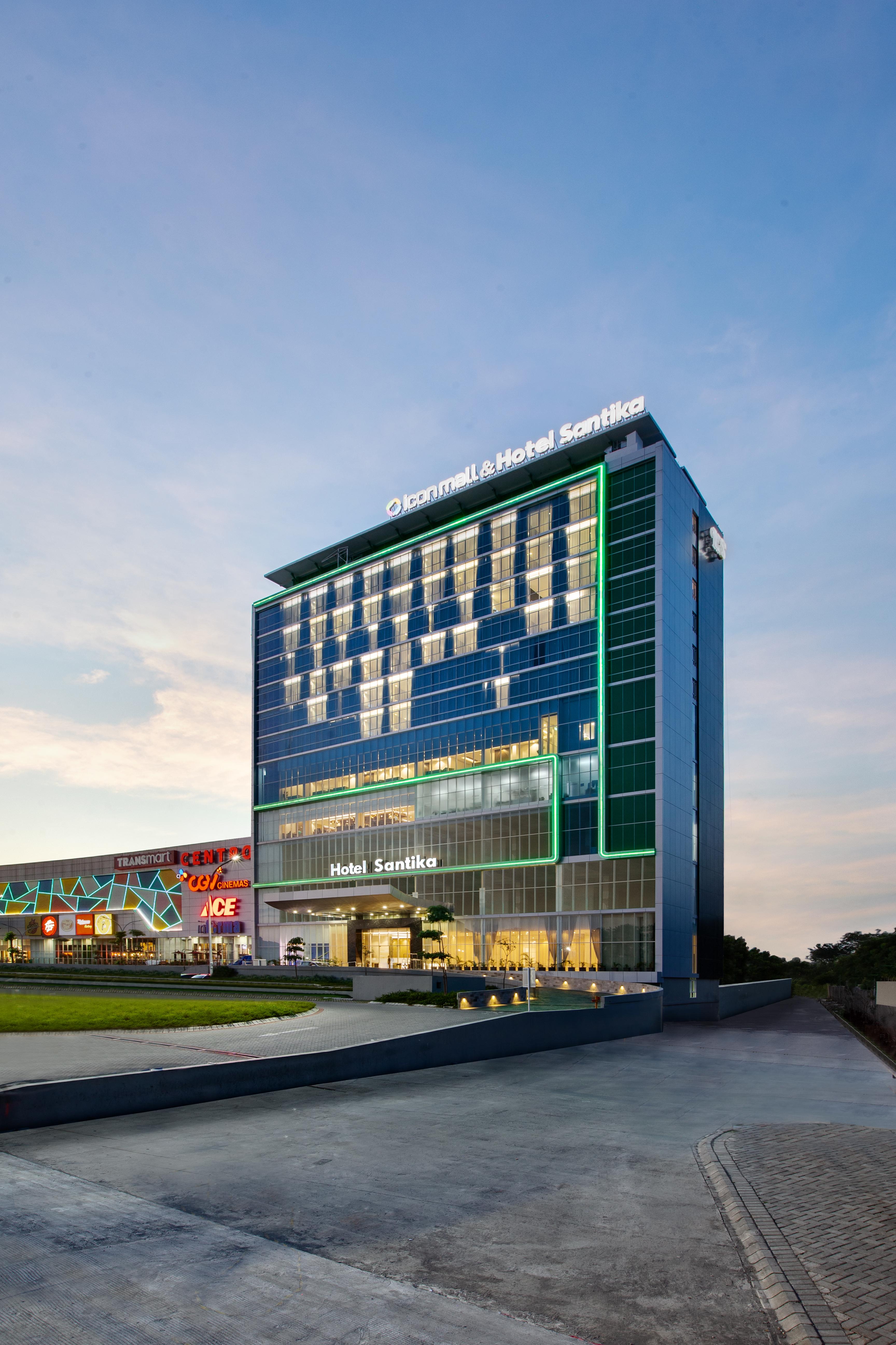 Hotel Santika Gresik Kültér fotó