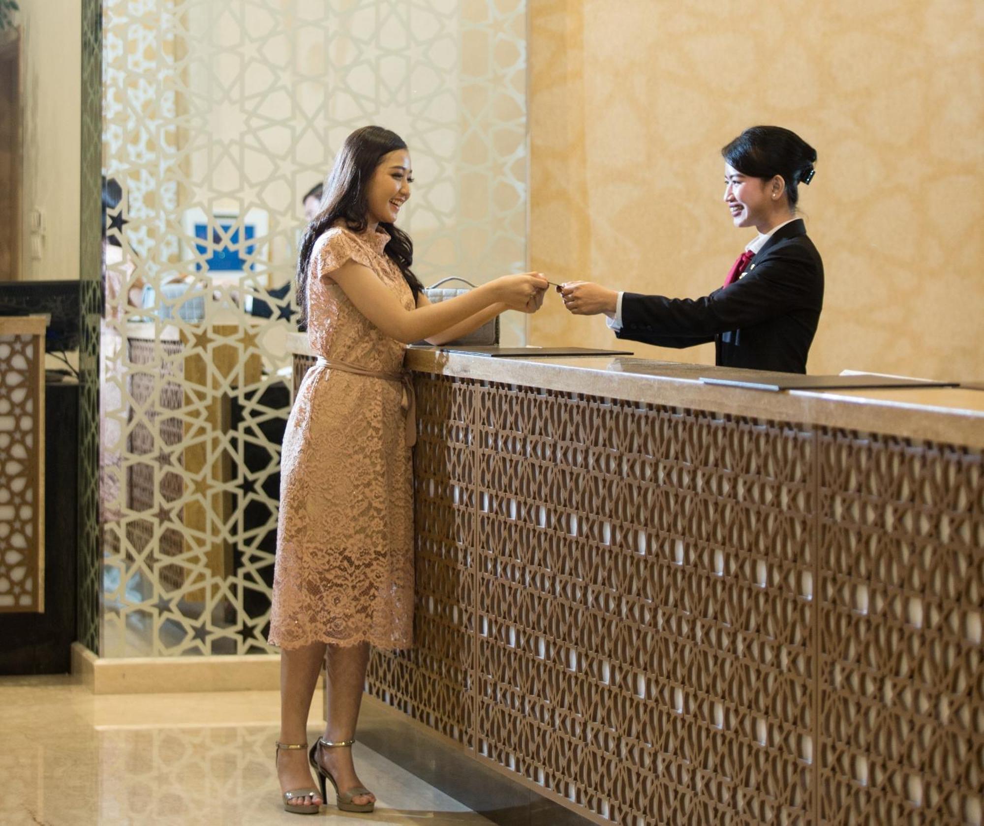 Hotel Santika Gresik Kültér fotó