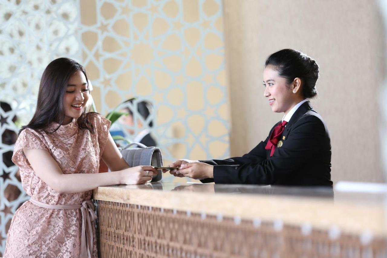 Hotel Santika Gresik Kültér fotó
