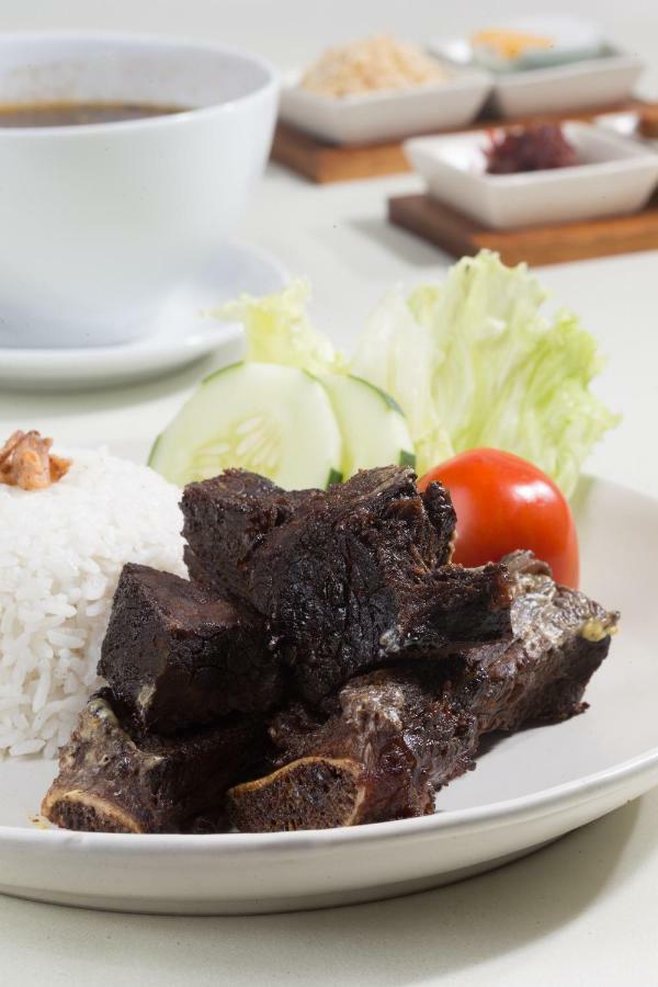 Hotel Santika Gresik Kültér fotó