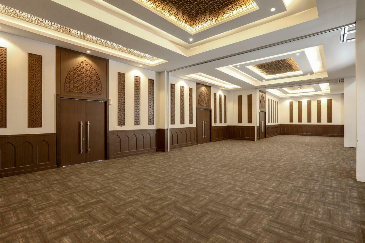 Hotel Santika Gresik Kültér fotó