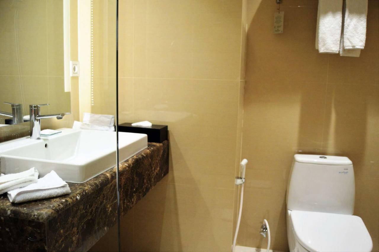 Hotel Santika Gresik Kültér fotó